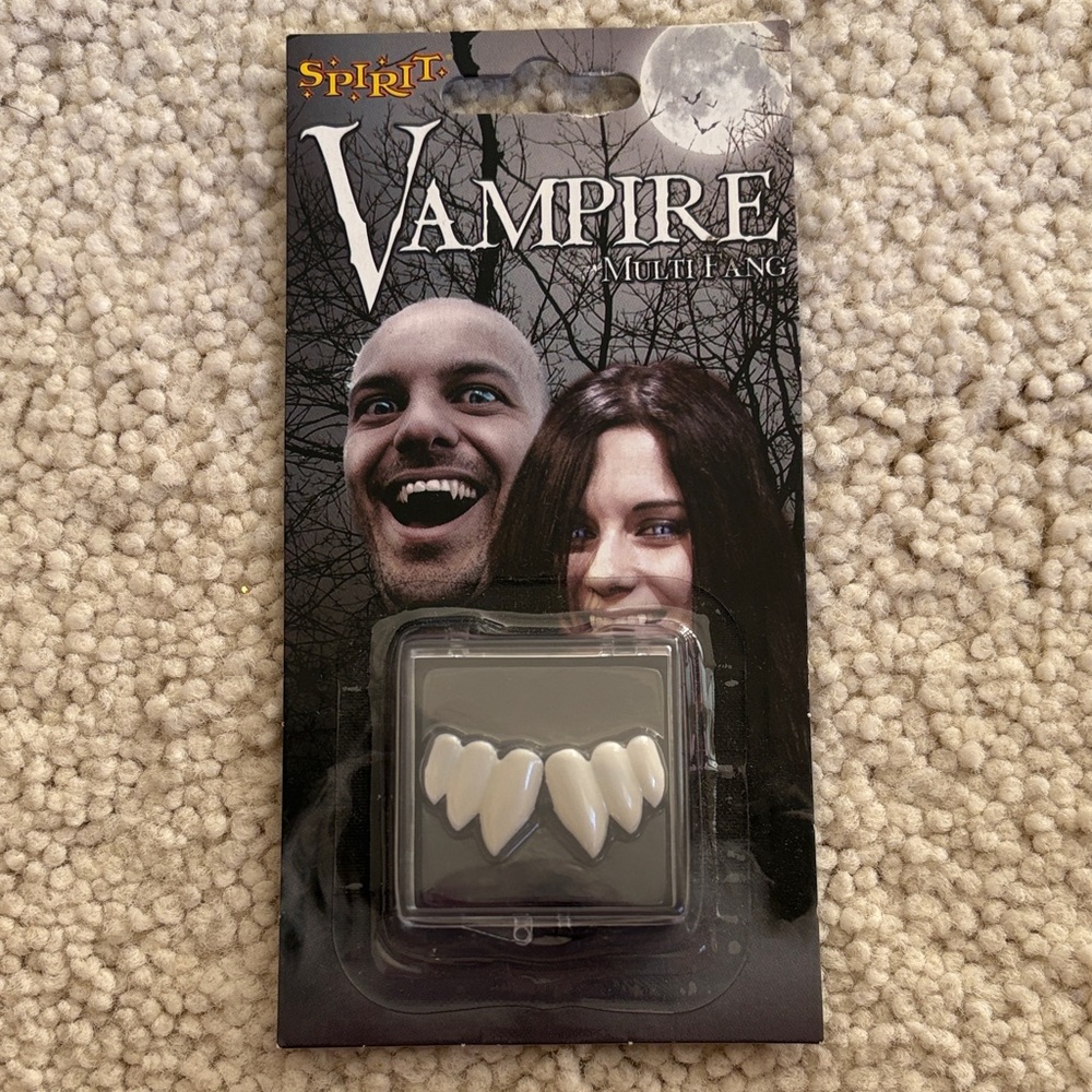 NWT NIP Spirit Vampire Multi Fang Teeth in White